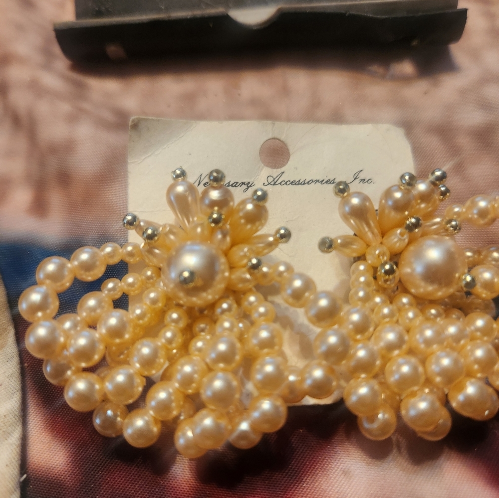 Cream Gold Pearl Earrings